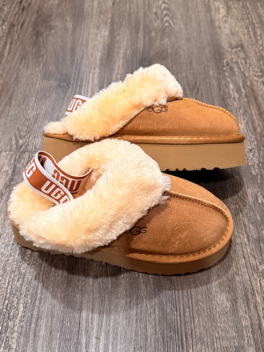 UGG Women’s Chestnut Tan Fluff Platform Slide